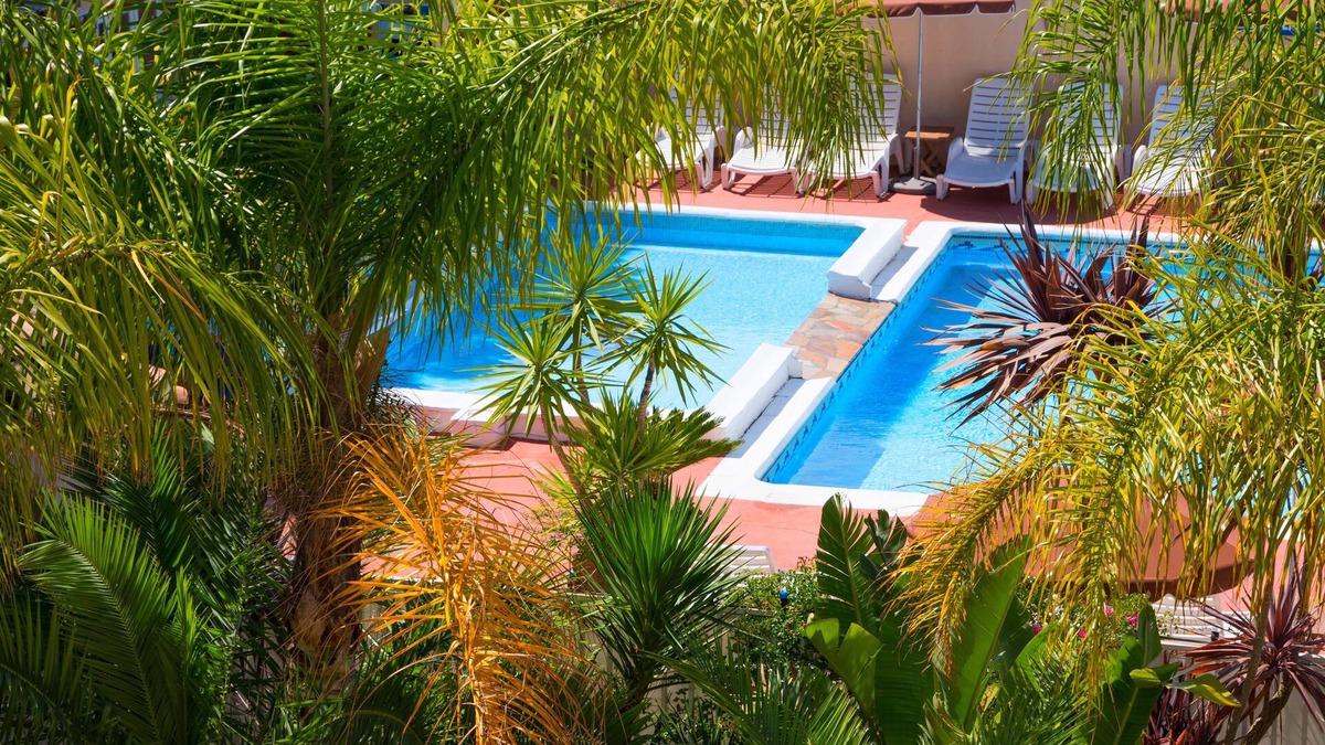 Les Bormettes Apartment | Nice apartment 6 pers. 250 m from BEACH with HEATED SWIMMING POOL and TENNIS (6)