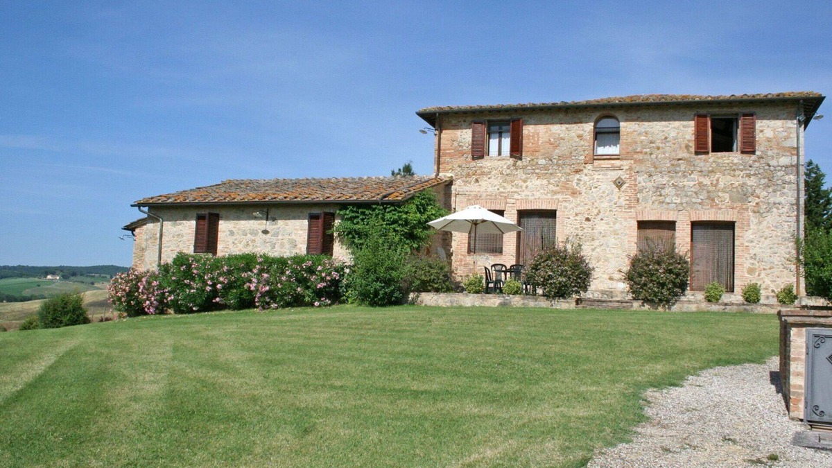 Monteroni d'Arbia Apartment | Nice apartment for 4 people with pool, WIFI, patio and panoramic view, close to Siena