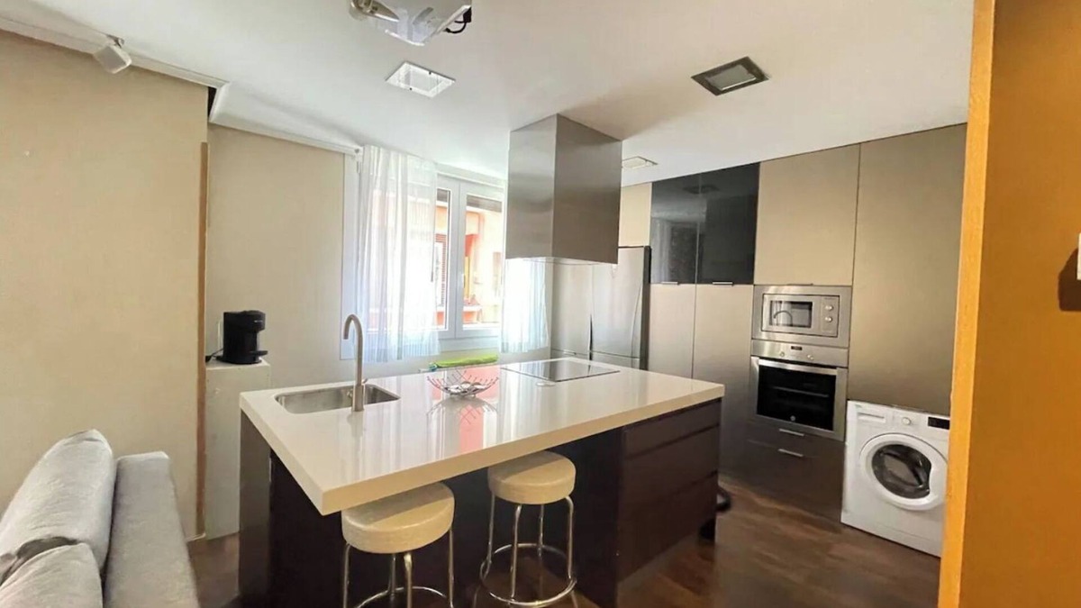 Uribarri Apartment | Nice apartment and centrally located near the City Hall. In the neighborhood of Uribarri