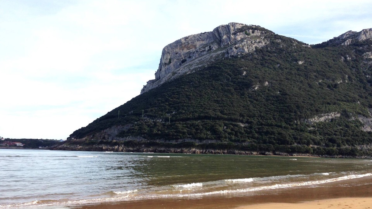 Castro Urdiales Condo | NICE APARTMENT BY THE WATER SURROUNDED BY MOUNTAINS