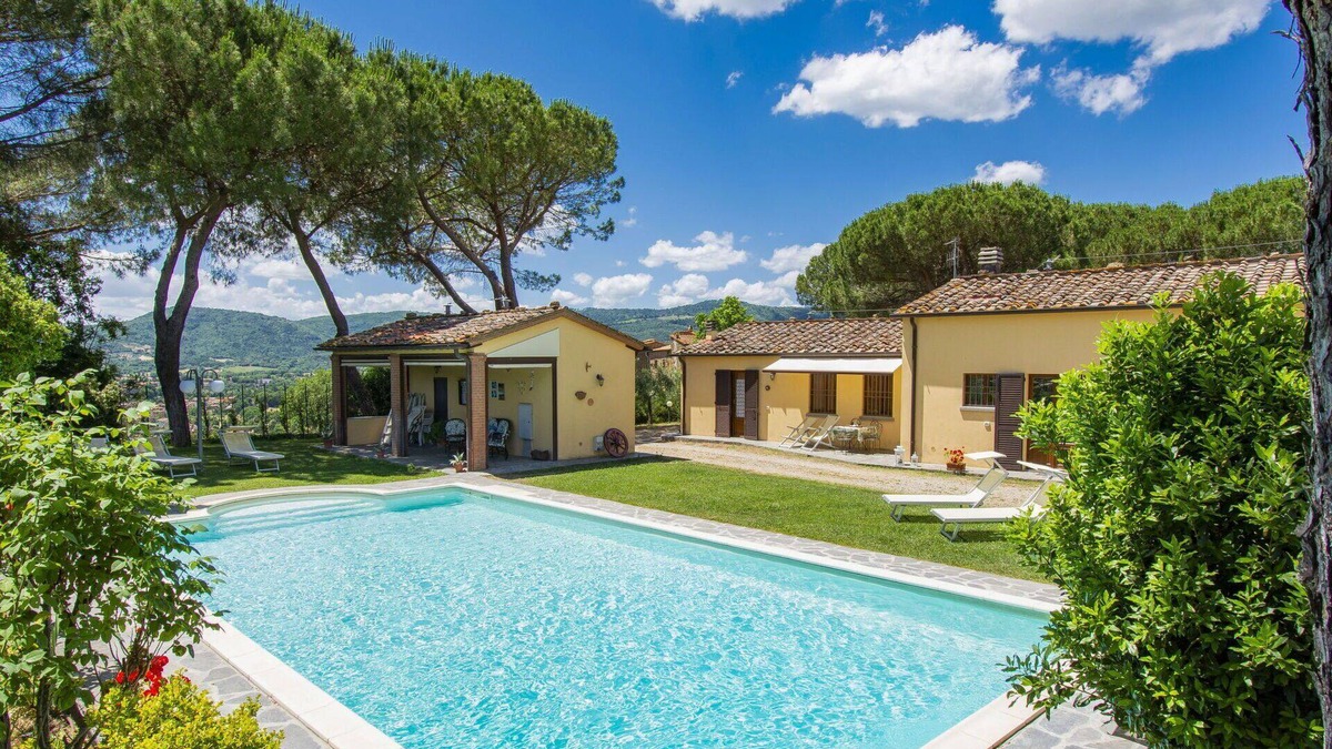 Bucine Apartment | Nice apartment for 4 guests with WIFI, pool, TV, terrace and pets allowed