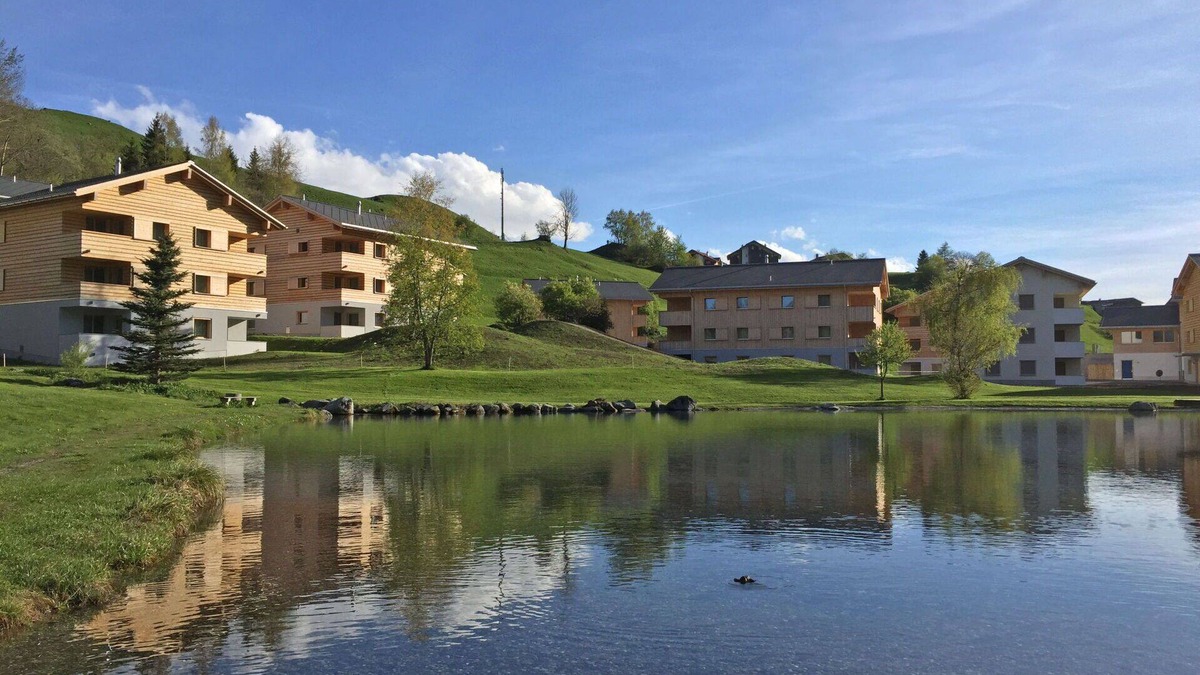 Tavanasa Apartment | Nice apartment for 4 guests with WIFI, hot tub, pool, TV, patio and panoramic view