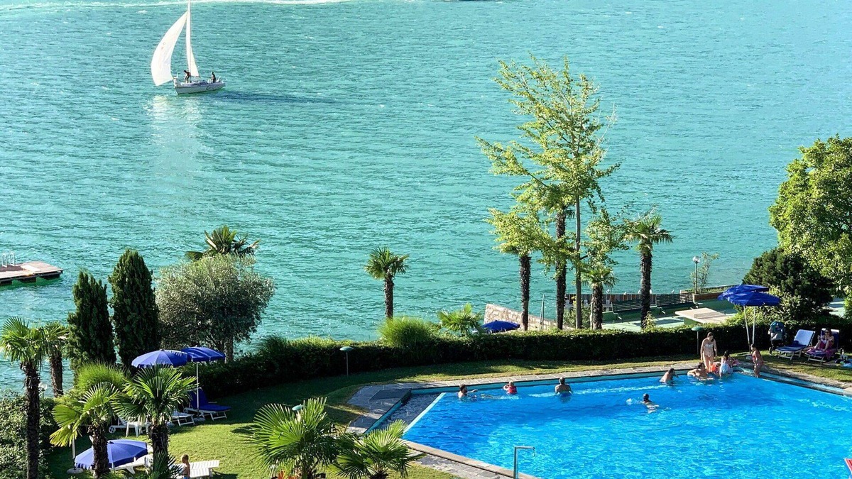 Bissone Apartment | Nice apartment for 4 people with A/C, pool, WIFI, TV, balcony and panoramic view