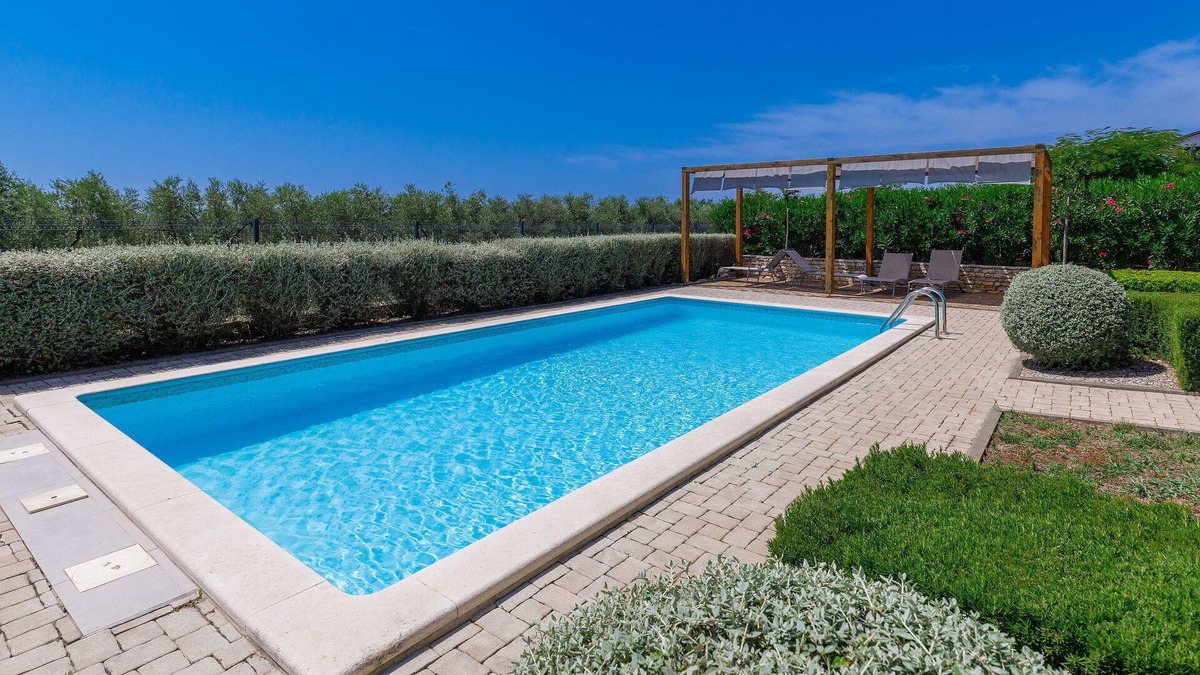 Zambratija Apartment | Nice apartment for 4 people with WIFI, A/C, pool, TV, terrace and parking