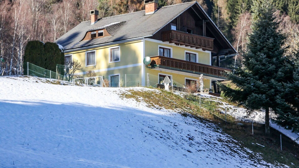 Magdalensberg Apartment | Nice apartment for 5 people with WIFI, pool, hot tub, TV, patio, panoramic view and parking