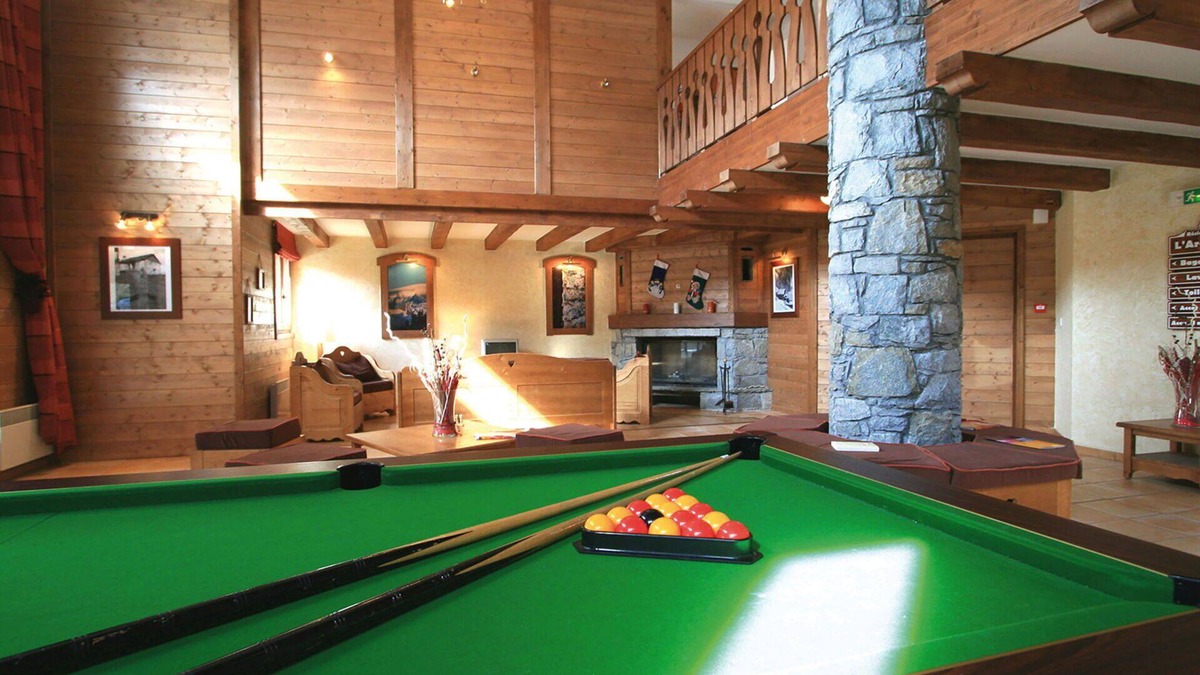 Plan Peisey Apartment | Nice apartment for 6 people with pool, WIFI, TV, terrace and pets allowed