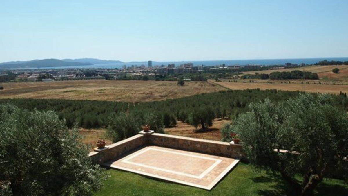 Follonica Apartment | Nice apartment for 6 people with TV, patio and panoramic view