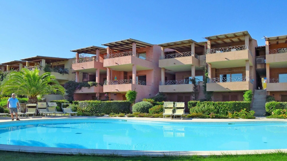 Porto Pozzo Apartment | Nice apartment for 6 people with WIFI, pool, A/C, terrace, pets allowed and parking