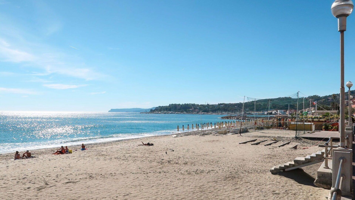 Varazze Apartment | Nice apartment for 6 people with A/C, WIFI, TV and patio