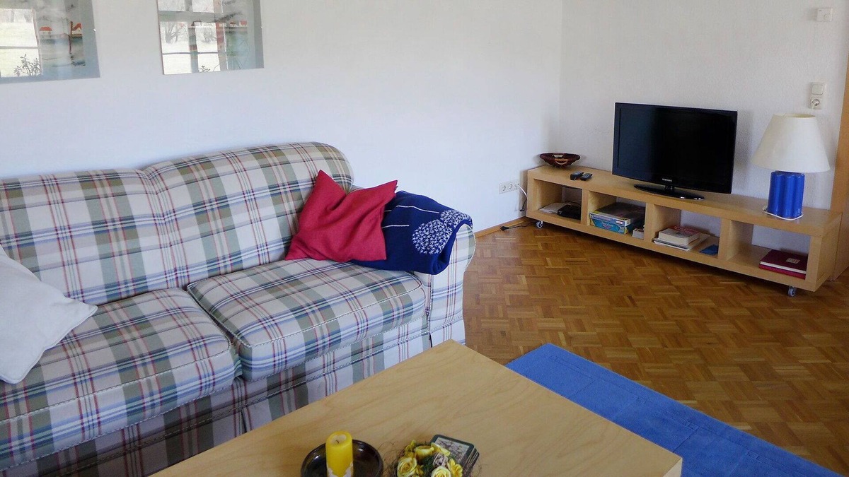 Ilmtal Apartment | Nice apartment for 6 people with TV, patio, pets allowed and parking