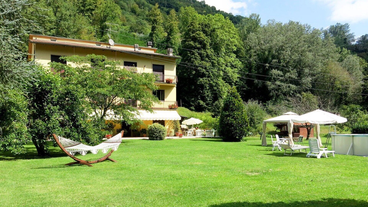 Casoli Apartment | Nice apartment for 6 people with pool, WIFI, hot tub, TV and patio