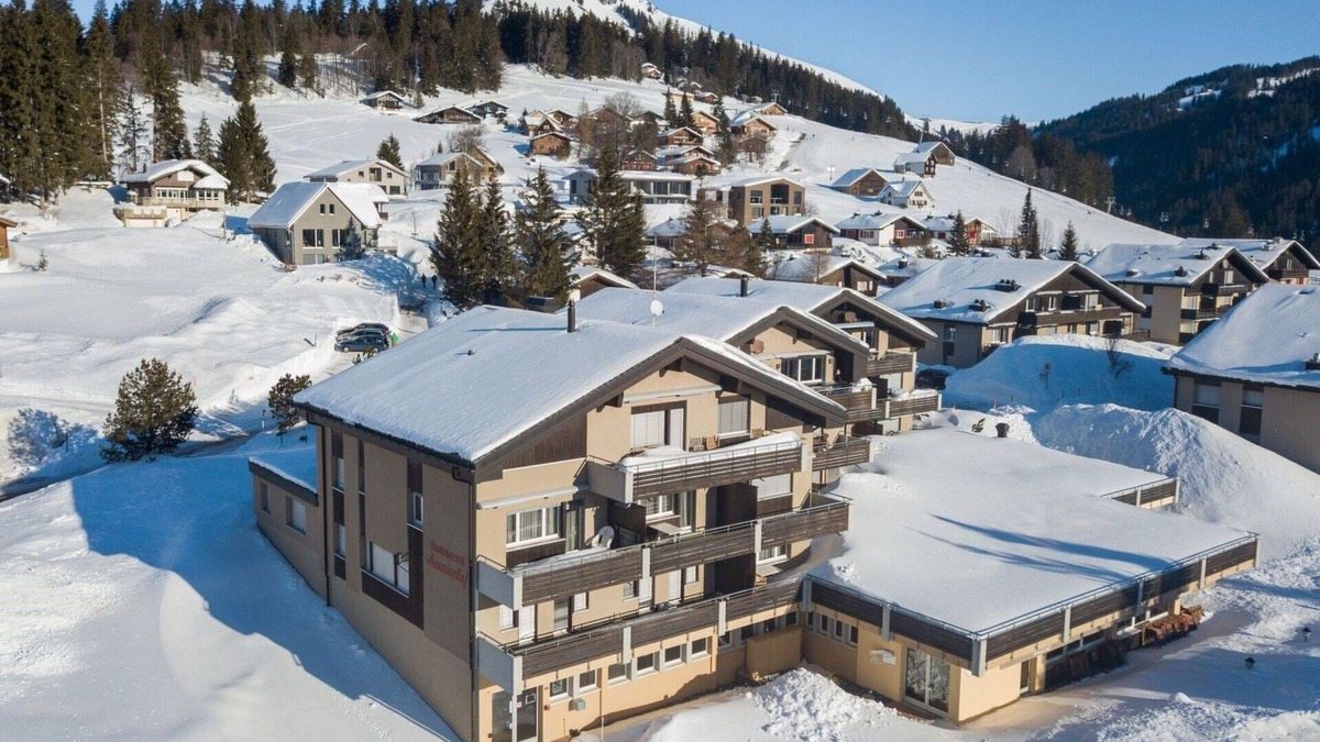 Mitloedi Apartment | Nice apartment for 6 people with WIFI, TV, balcony and parking