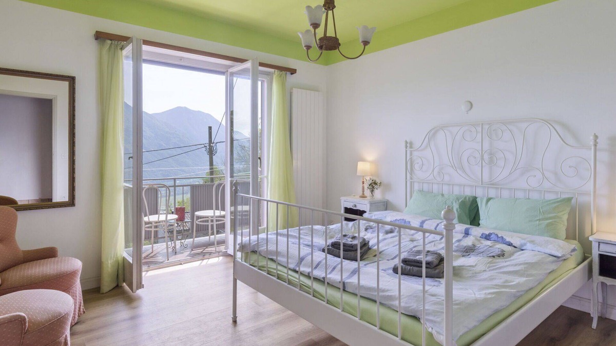 Riazzino Apartment | Nice apartment for 8 people with WIFI, patio, pets allowed and panoramic view