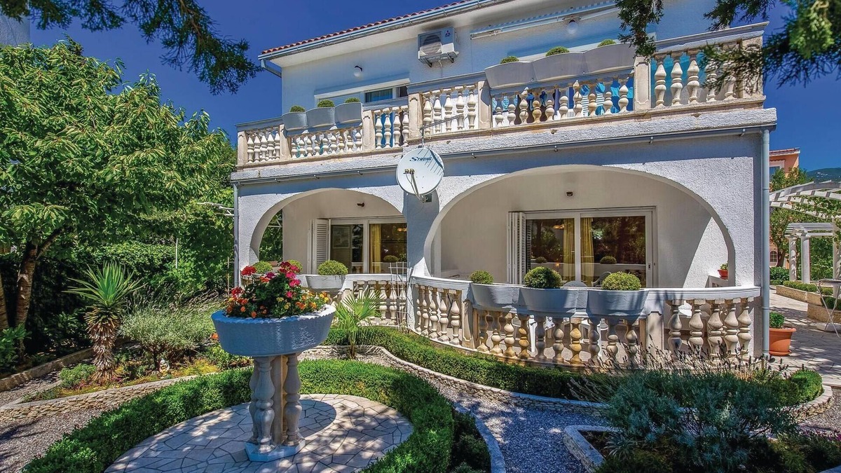 Novi Vinodolski Apartment | Nice apartment in Novi Vinodolski