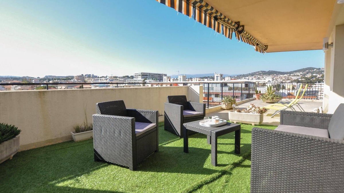 Prado - Republique Apartment | Nice apartment in Cannes with WiFi