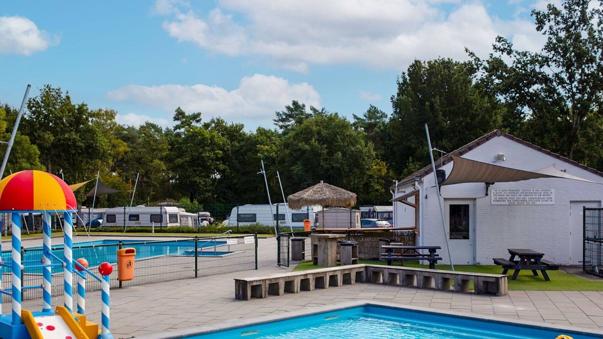 Soerendonk House | Nice apartment in villa for 6 guests with pool, TV, terrace, pets allowed and parking