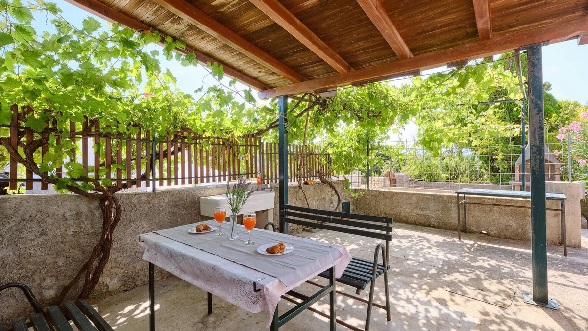 Sveti Jakov Apartment | Nice apartment in Stivan