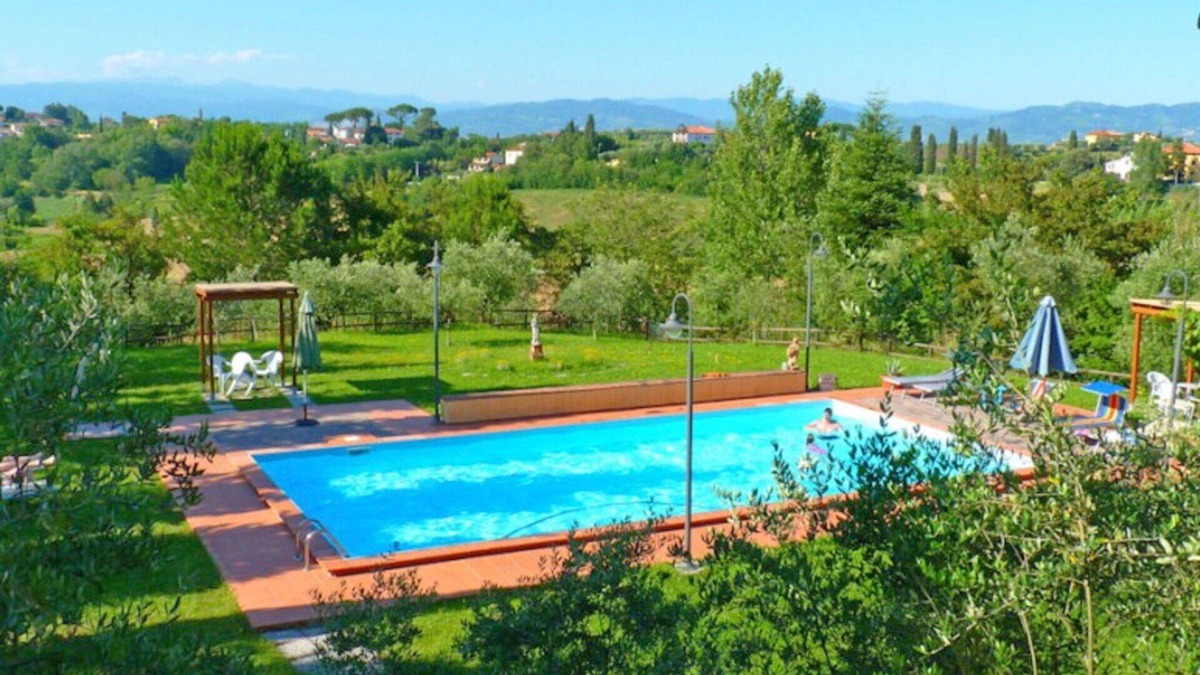 Fucecchio Villa | Nice apartment in villa for 2 guests with WIFI, pool, A/C and pets allowed