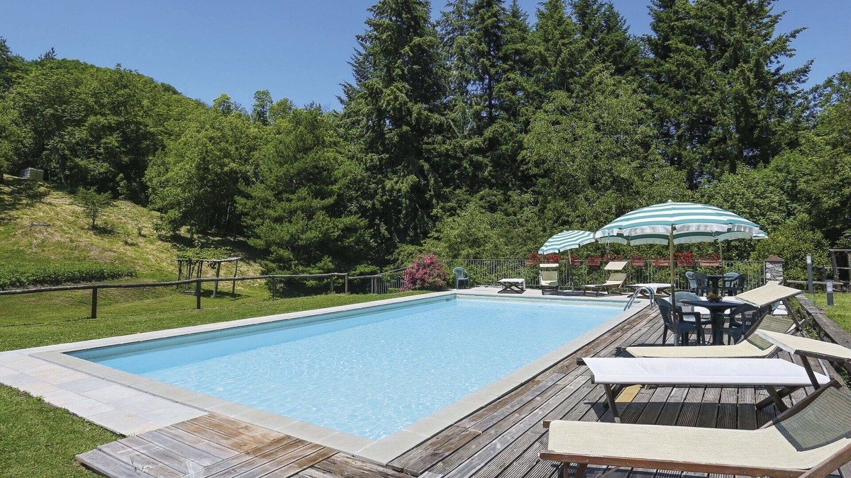 Molazzana Villa | Nice apartment in villa for 4 people with WIFI, pool, TV and terrace