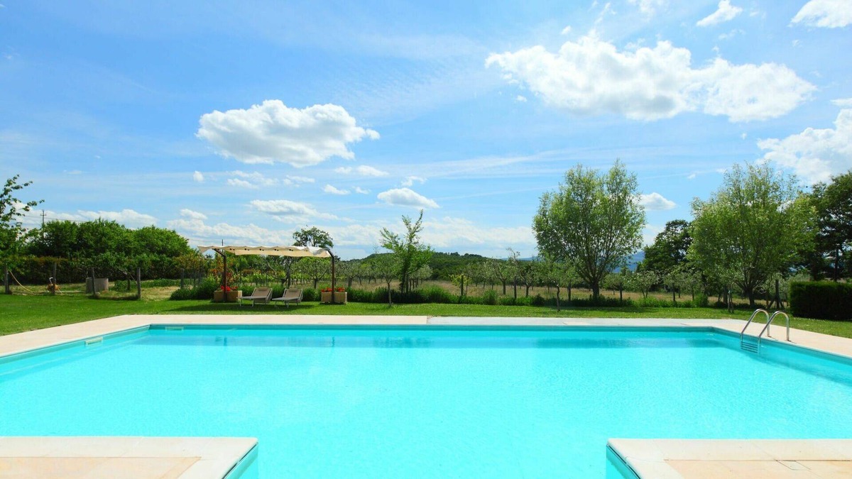 Trevinano Villa | Nice apartment in villa for 6 guests with pool, WIFI, balcony, pets allowed and parking