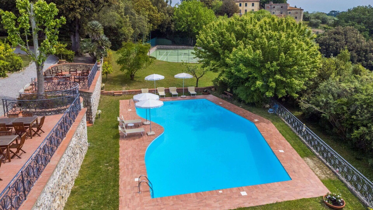 Crespina Villa | Nice apartment in villa for 18 people with private pool, WIFI, TV, terrace and pets allowed