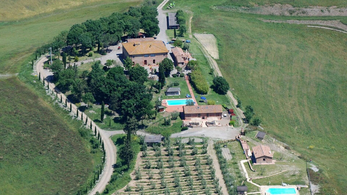 Peccioli Villa | Nice apartment in villa for 3 guests with WIFI, pool and panoramic view