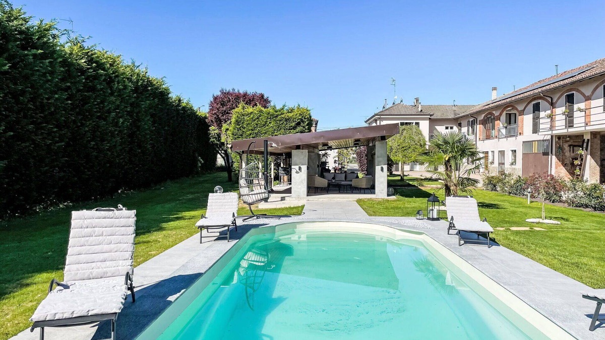 Castell'Alfero Apartment | Nice apartment for 4 people with pool, WIFI, TV, patio and pets allowed