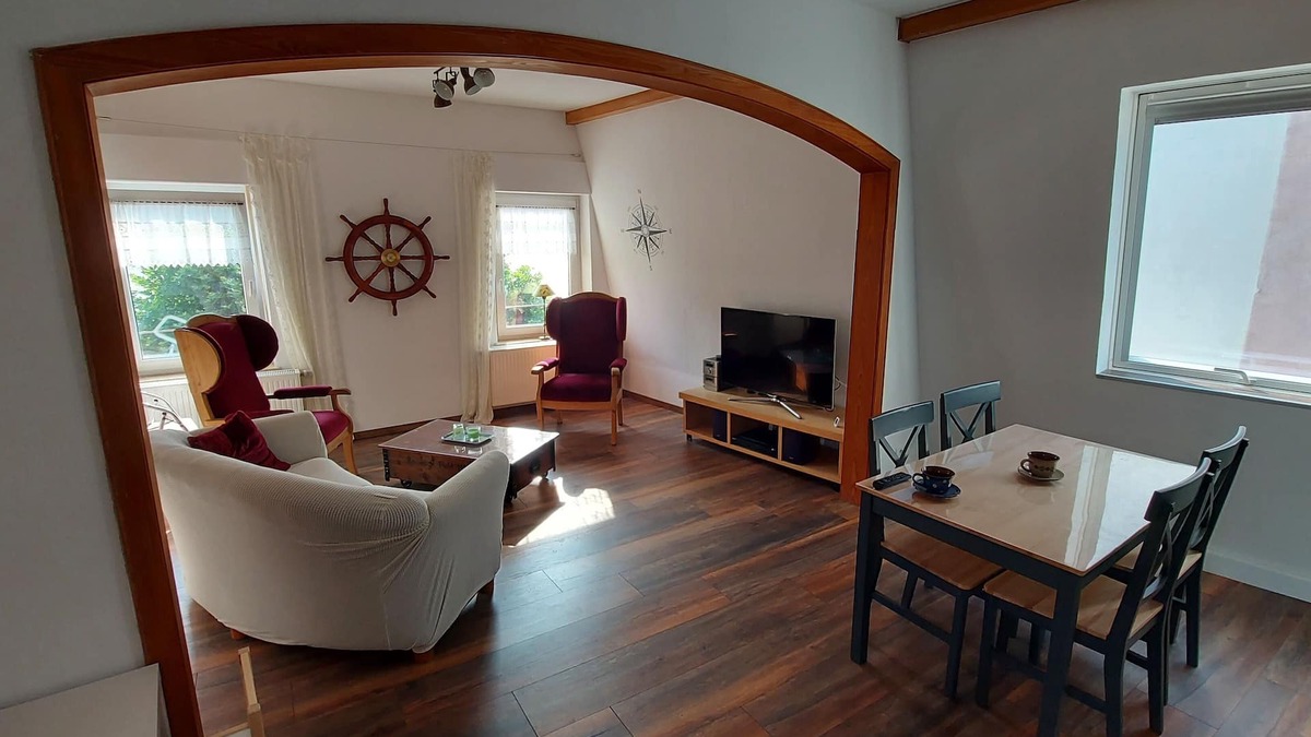 Kamp-Bornhofen Apartment | Nice apartment right on the Rhine; mountain-side balcony; centrally located