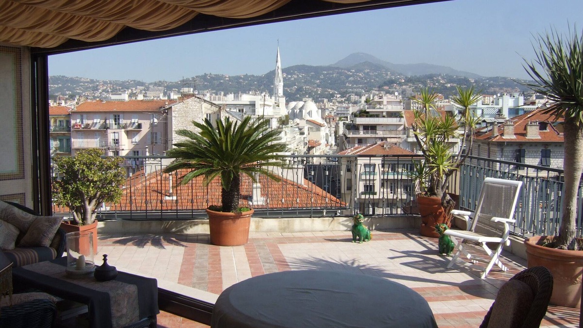 Liberation Apartment | Nice apartment with a beautiful view to the mountains around Nice