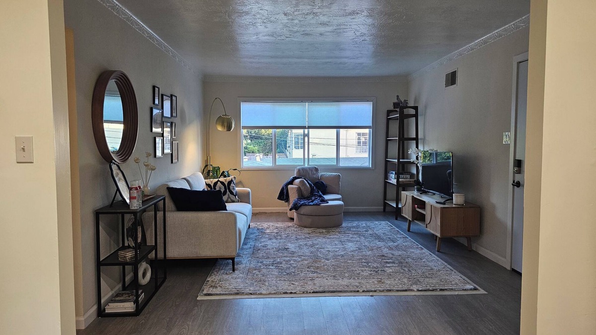 Maxwell Park Apartment | Nice apartment with AC in vibrant Oakland Maxwell Park area.