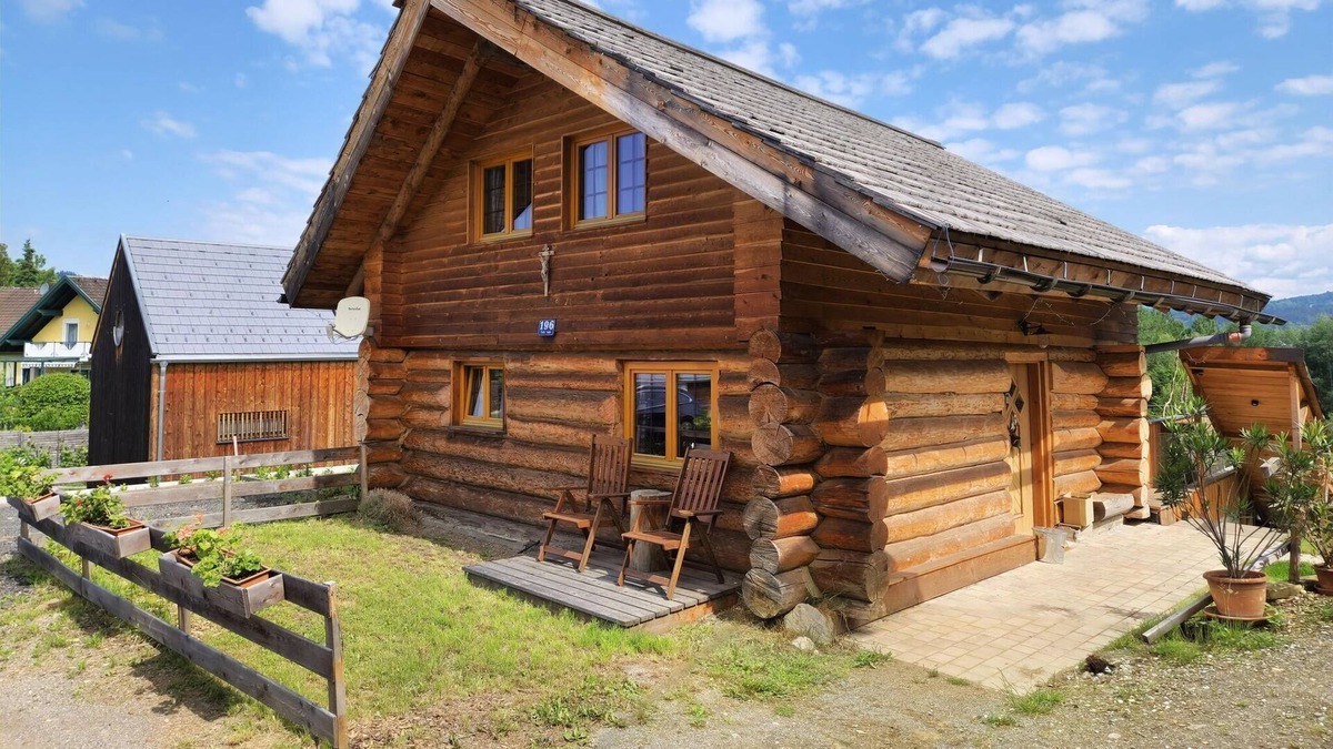 Klagenfurt-Wolfnitz Ski Chalet | Nice chalet in Klagenfurt with hot tub