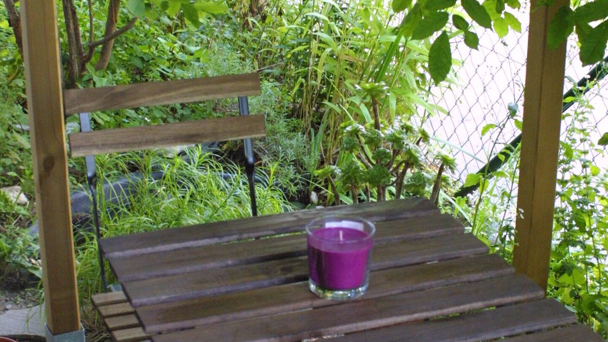 Vienna Bed & Breakfast | Nice, bright room with a double bed and a desk