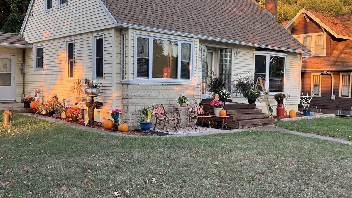 Ferryville House | Nice Cape Cod home near the Mississippi River (Scenic River Inn)