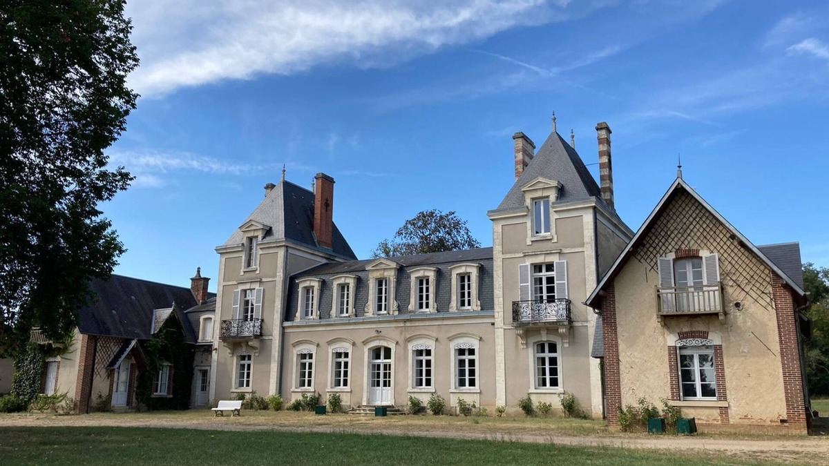 Saint-Eloy-de-Gy Other | Nice castle with swimming pool, 27 people, between Loire castles and Burgundy