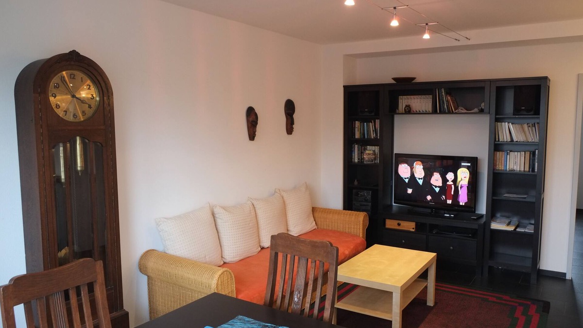 Zollstock Apartment | Nice, centrally located apartments in Cologne, streetcar stop in front of the door.