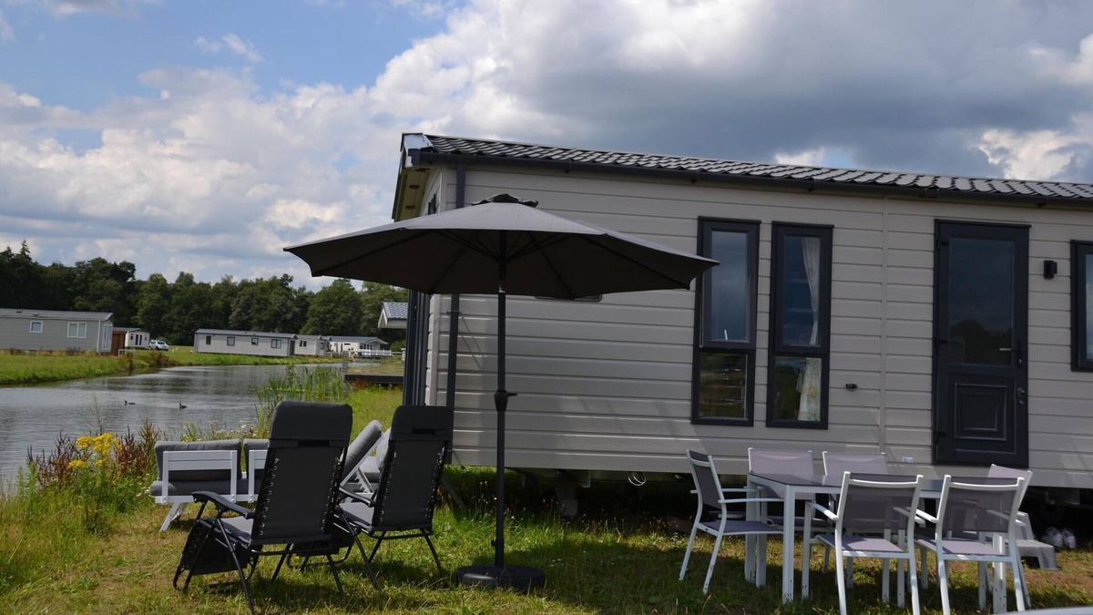 Merksplas House | Nice chalet on a luxury resort in Vlaanderen