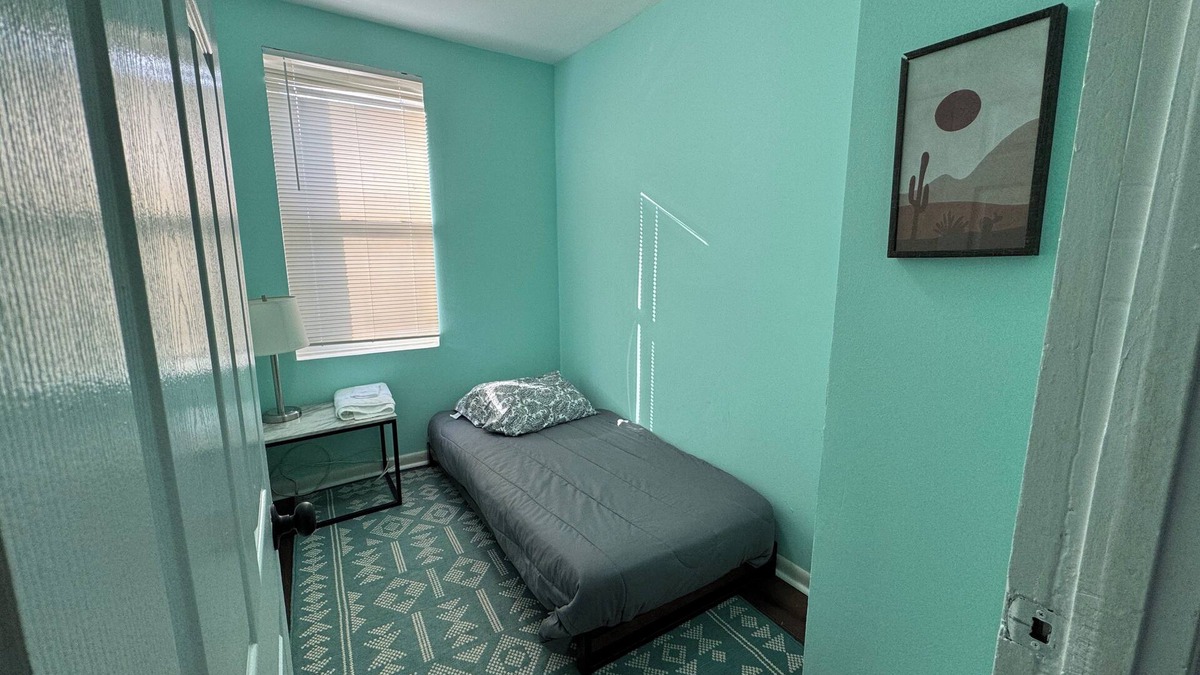 Anacostia Apartment | NICE Cozy APT 4-Bedroom 5-Beds Easy Parking