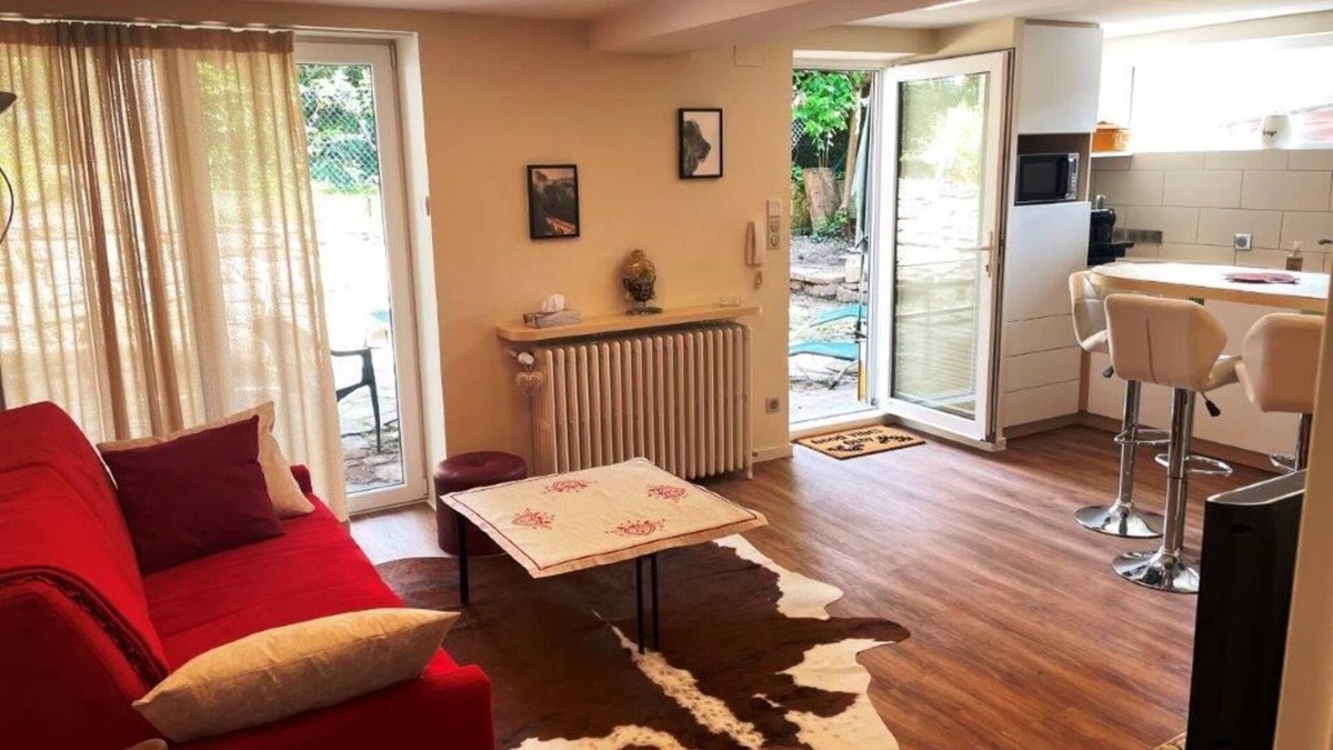 Plaine des Bouchers Apartment | Nice flat in villa, quiet 10mn from the center, streetcar 100m, free parking.