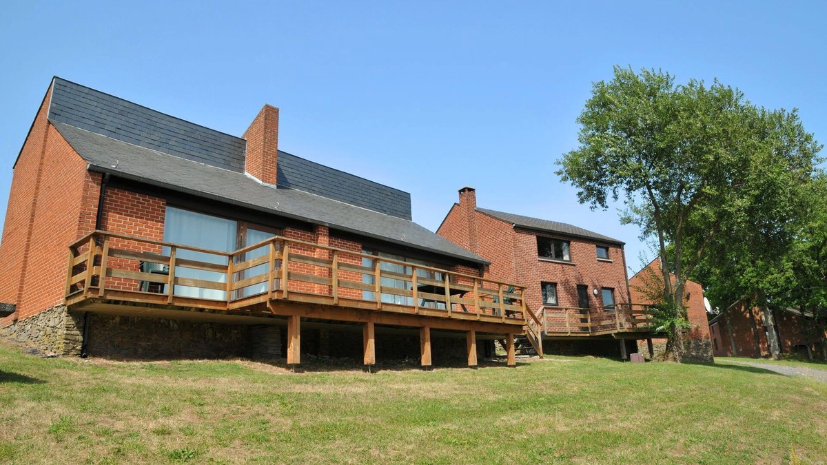 Heer House | Nice furnished bungalow with a fireplace