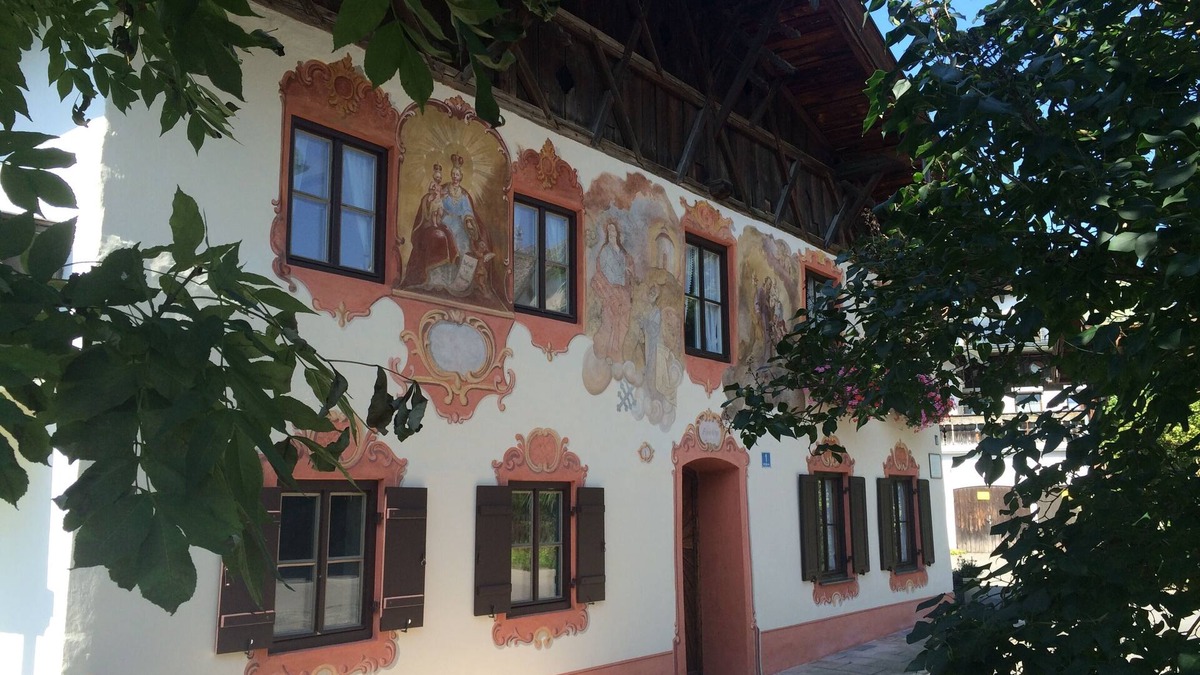 Oberammergau Apartment | Nice holiday in "sun yellow"! Good relaxation in picturesque surroundings