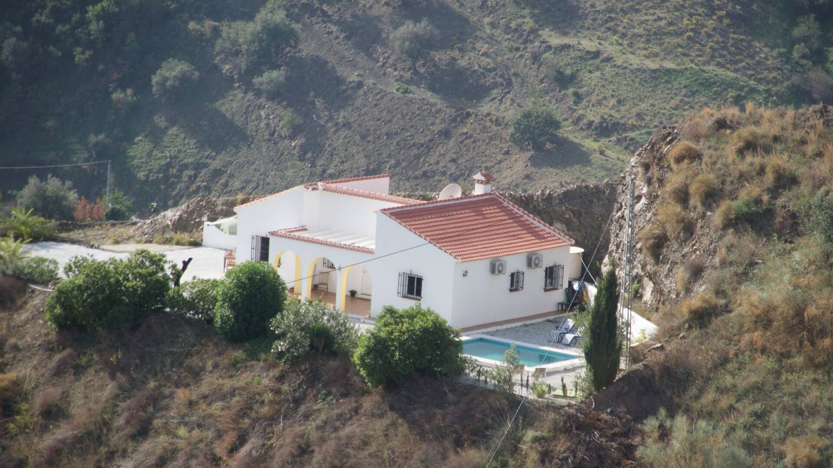 Almachar Villa | Nice Holiday Villa with Beautiful Views