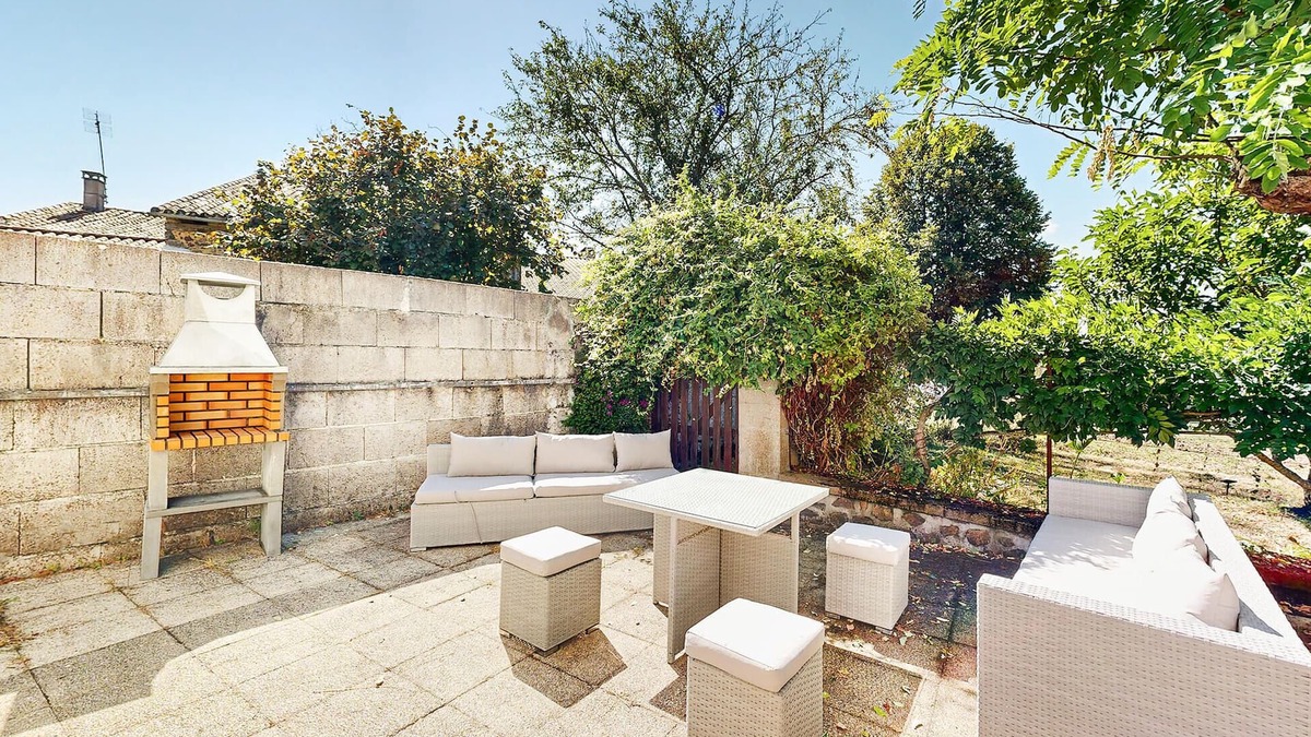 Suris House | Nice home in Terres-de-Haute-Charen