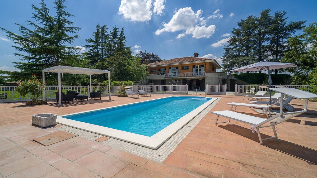 Asti House | Nice home in Asti with jacuzzi
