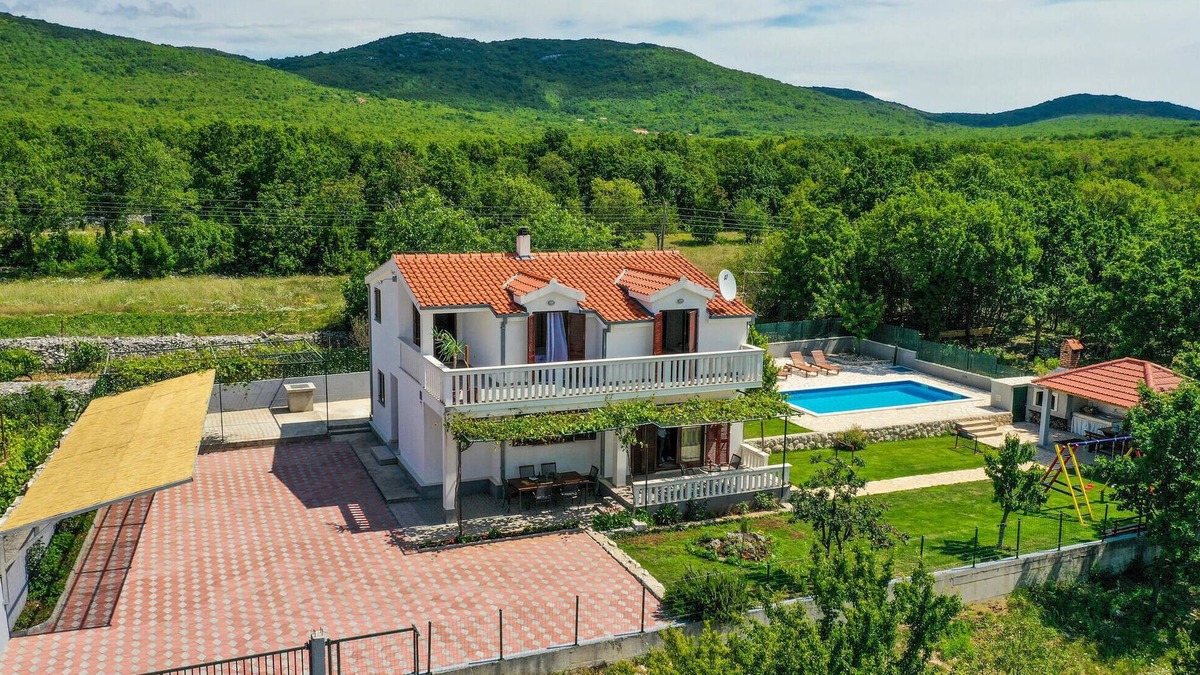 Central Dalmatia House | Nice home in Blato Na Cetini