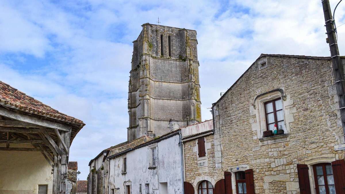 Saint Jean d'Angle House | Nice home in Saint-Jean-d'Angle