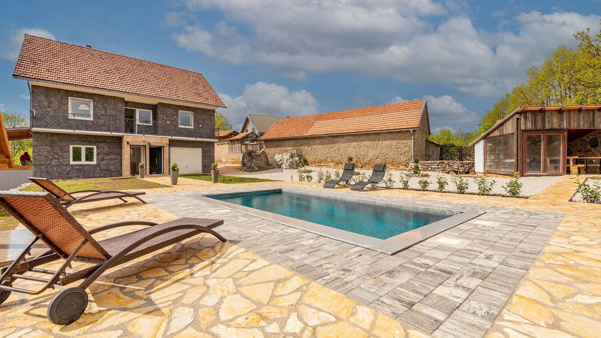 Municipality of Gracac House | Nice home in Gracac with WiFi