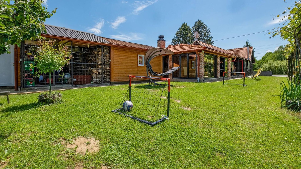 Lekenik House | Nice home in Brezane Lekenicke