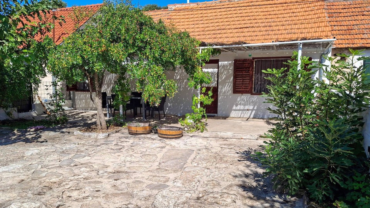 Sibenik House | Nice home in Konjevrate with kitchen