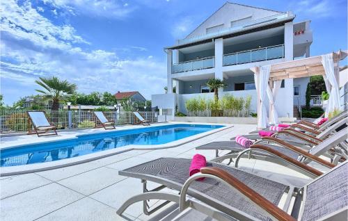 Okrug Donji House | Nice Home In Okrug Donji