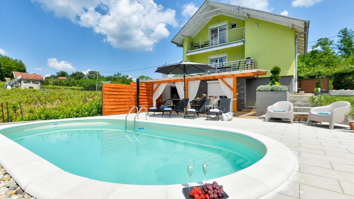 Popovaca House | Nice home in Popovaca with sauna